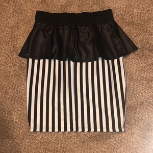 ⚫️Striped B&W Skirt w/ Faux Leather⚫️
